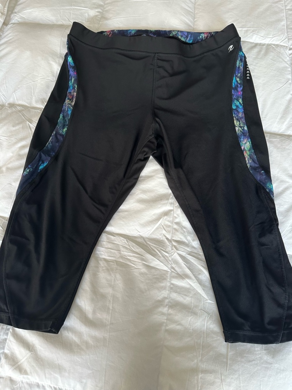 Women’s plus 2X Energy Black workout Capri Leggings.